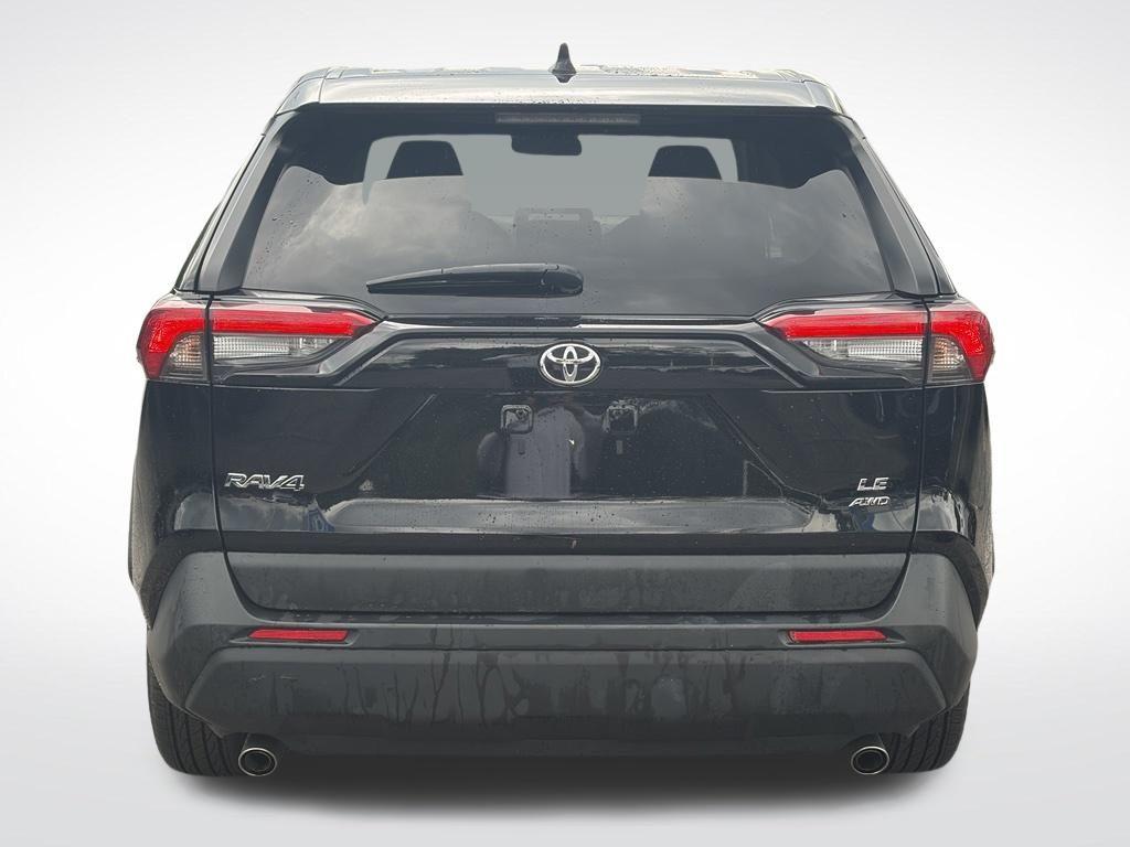 2025 Toyota RAV4 LE — миниатюра 8