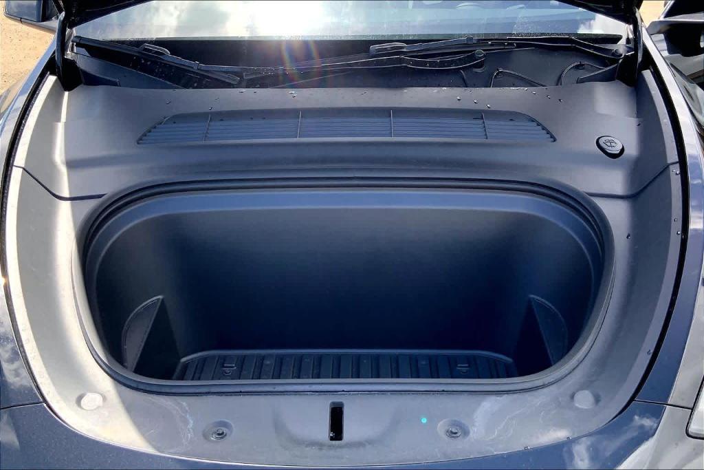 TESLA MODEL Y LONG RANGE - 9