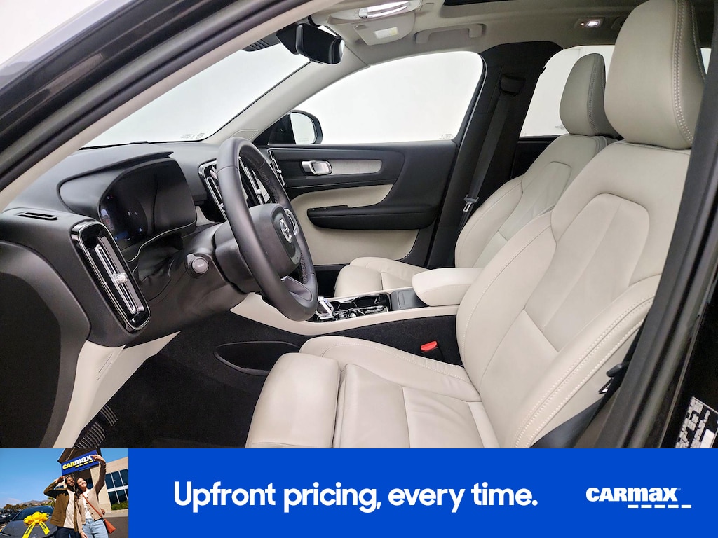 صورة مصغرة 14 لـ 2023 Volvo XC40 B5 PLUS DARK THEME