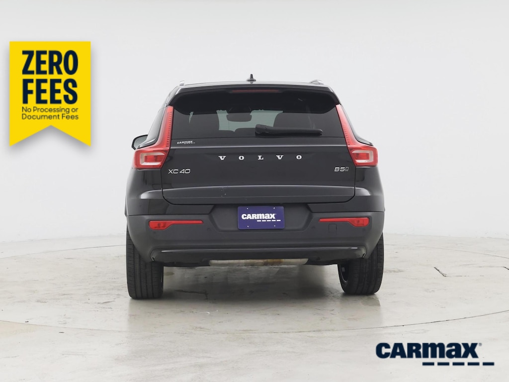 صورة 7 لـ 2023 Volvo XC40 B5 PLUS DARK THEME