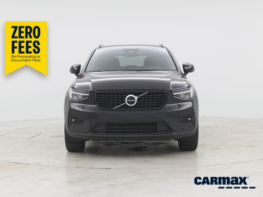 صورة 6 لـ 2023 Volvo XC40 B5 PLUS DARK THEME
