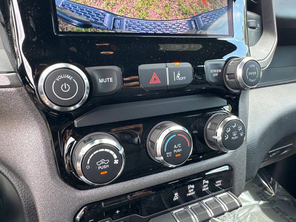 صورة مصغرة 25 لـ 2025 RAM 1500 TRADESMAN