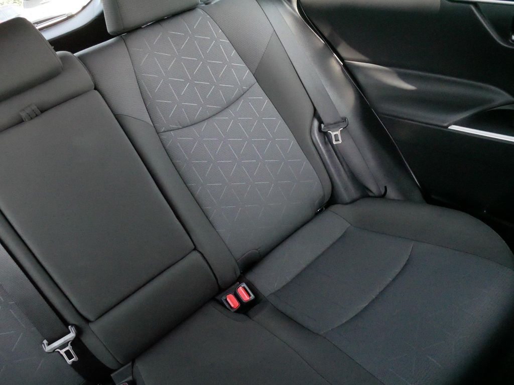 صورة مصغرة 14 لـ 2025 Toyota RAV4 XLE