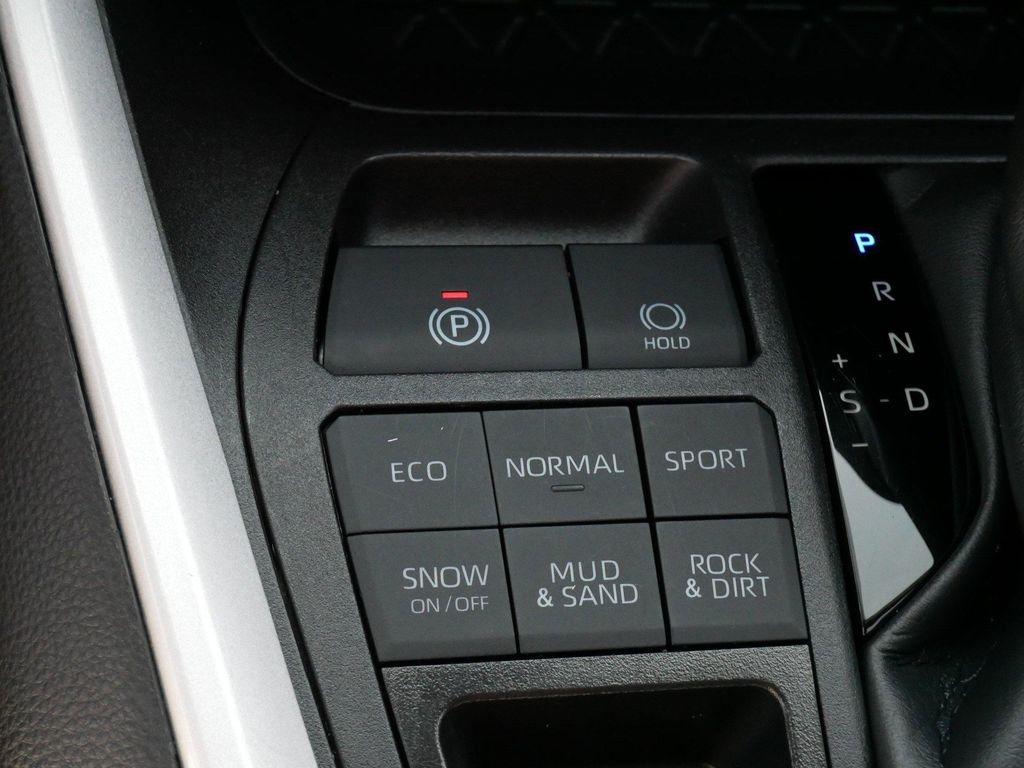 صورة مصغرة 28 لـ 2025 Toyota RAV4 XLE