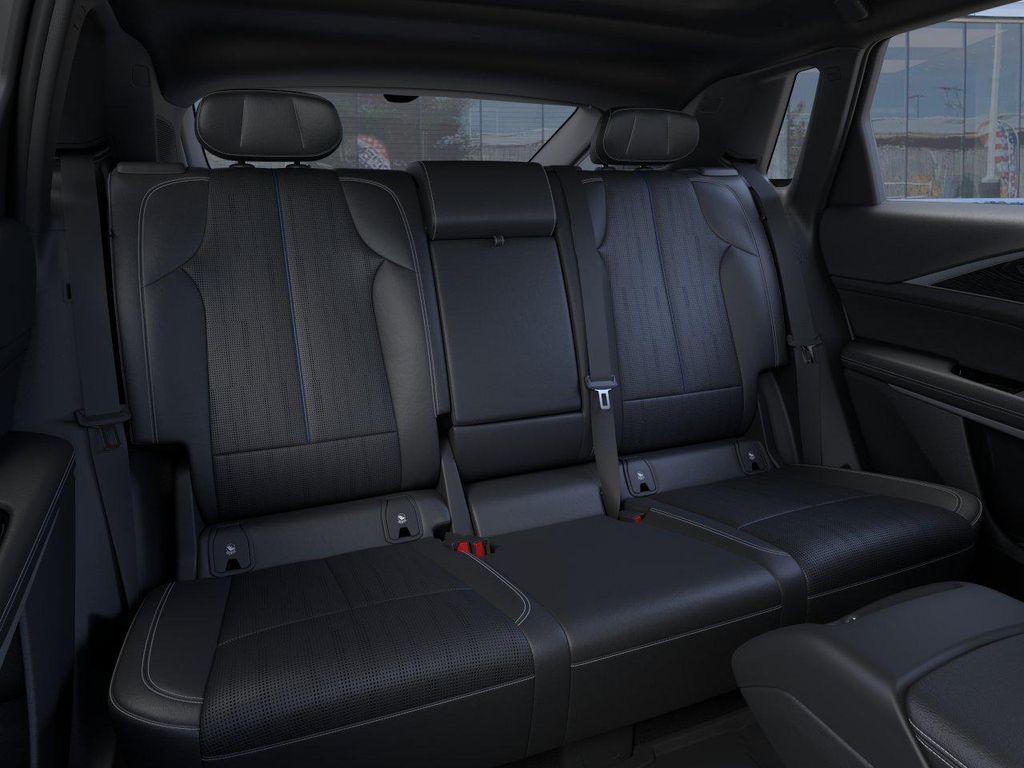 2026 Cadillac LYRIQ LUXURY thumbnail 17