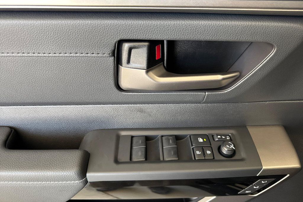 2026 Toyota SEQUOIA LIMITED 缩略图 11
