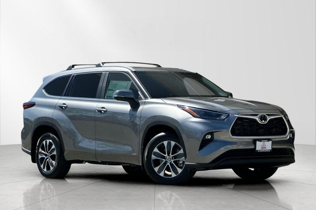 New 2026 Toyota Highlander Hybrid XLE
