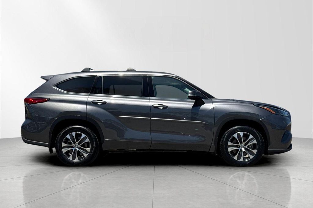 2022 TOYOTA HIGHLANDER XLE 照片 2
