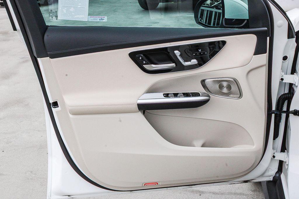 2025 Mercedes-BENZ GLC — миниатюра 22