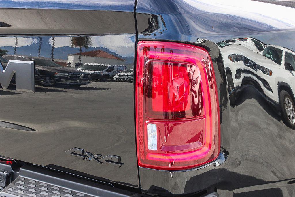 صورة 10 لـ 2026 RAM 3500 BIG HORN CREW CAB 4X4 8' BOX