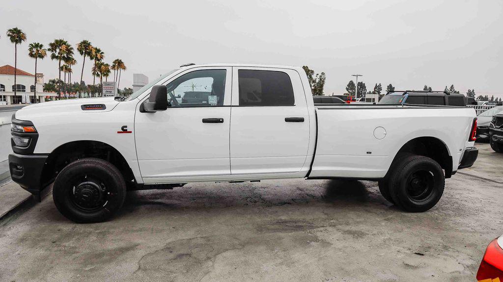 2026 RAM 3500 TRADESMAN CREW CAB 4X4 8' BOX — миниатюра 14