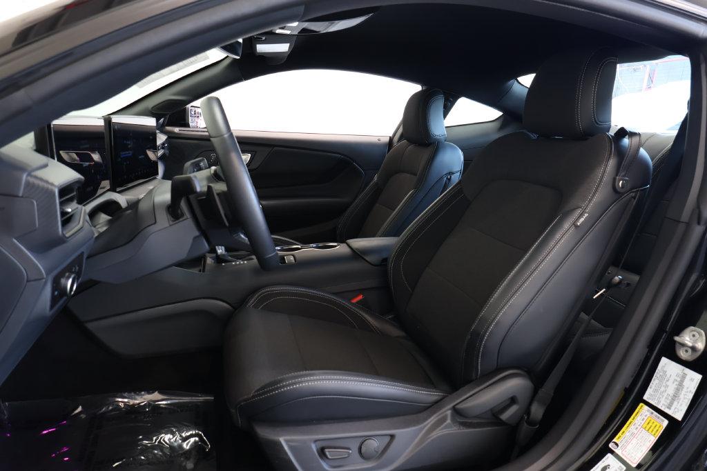 2025 FORD MUSTANG GT 缩略图 17