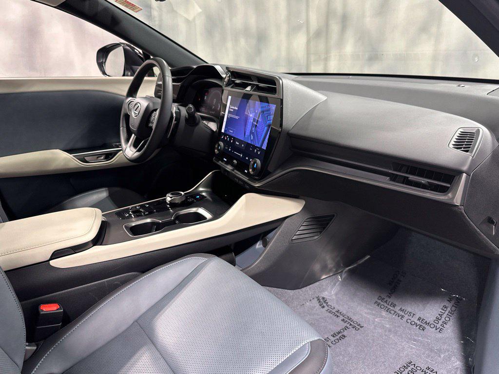 صورة مصغرة 38 لـ 2023 Lexus RZ 450E PREMIUM