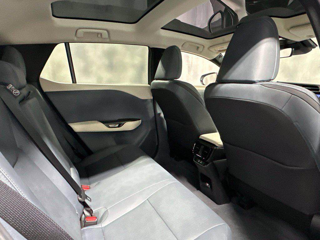 صورة مصغرة 36 لـ 2023 Lexus RZ 450E PREMIUM