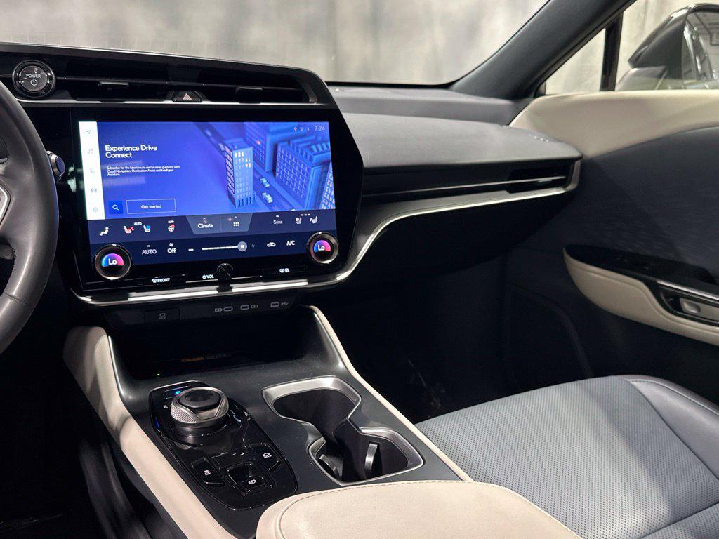 صورة مصغرة 24 لـ 2023 Lexus RZ 450E PREMIUM