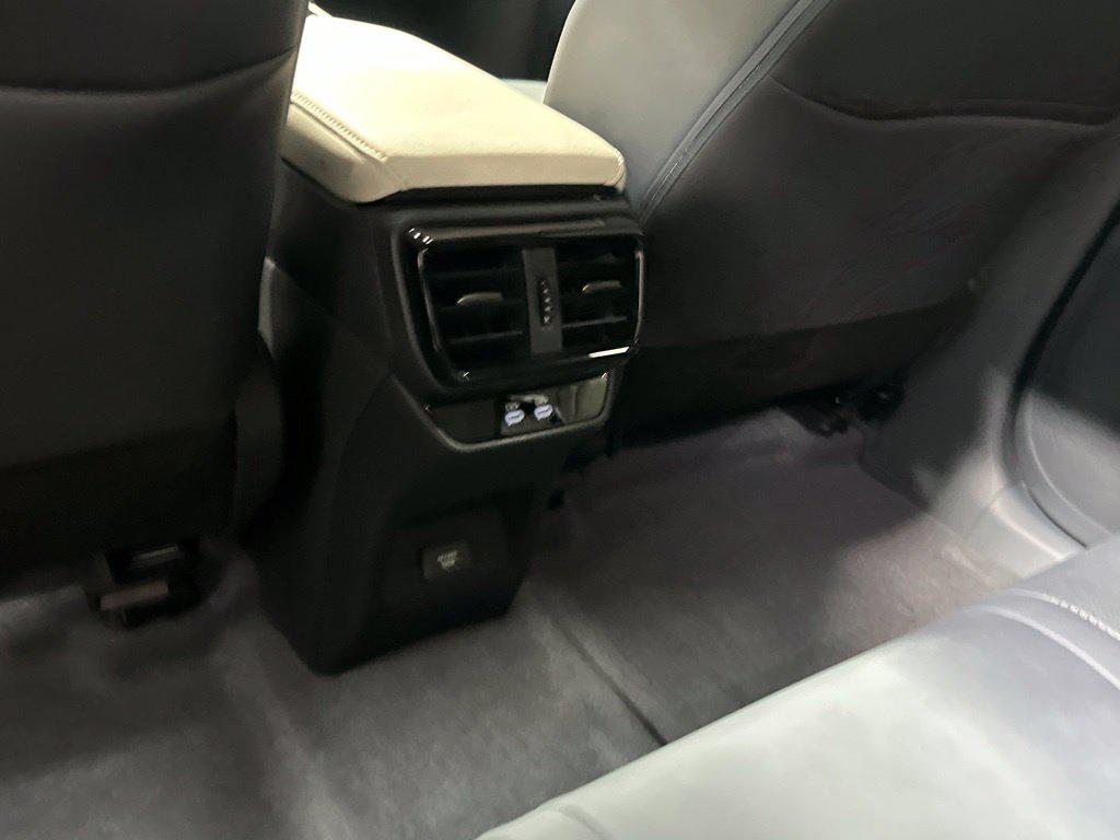 صورة مصغرة 21 لـ 2023 Lexus RZ 450E PREMIUM
