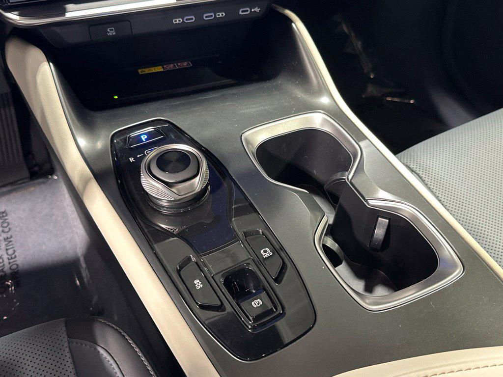 صورة مصغرة 26 لـ 2023 Lexus RZ 450E PREMIUM