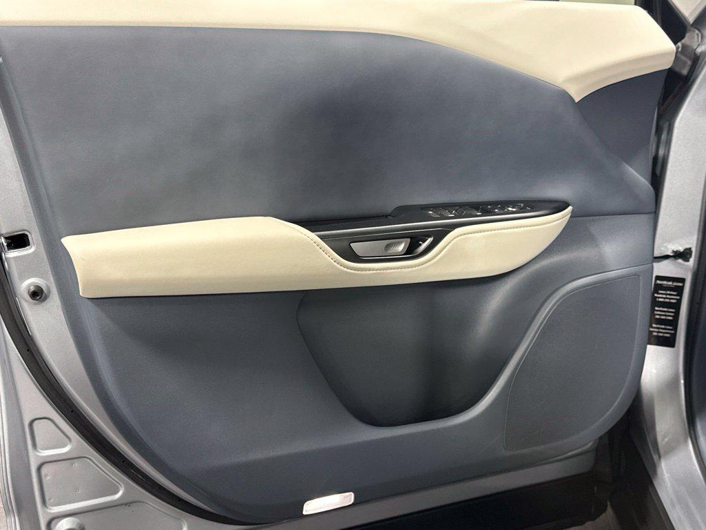 صورة مصغرة 32 لـ 2023 Lexus RZ 450E PREMIUM