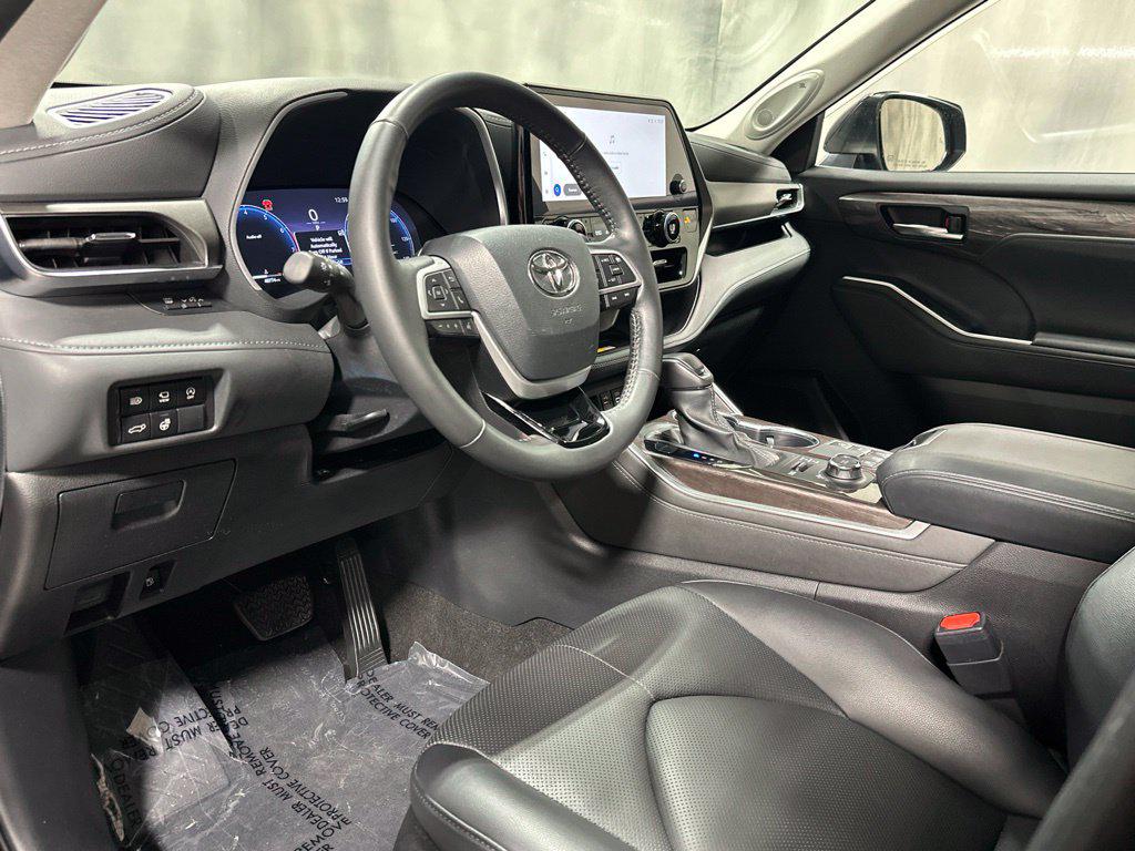 2024 Toyota HIGHLANDER LIMITED thumbnail 16
