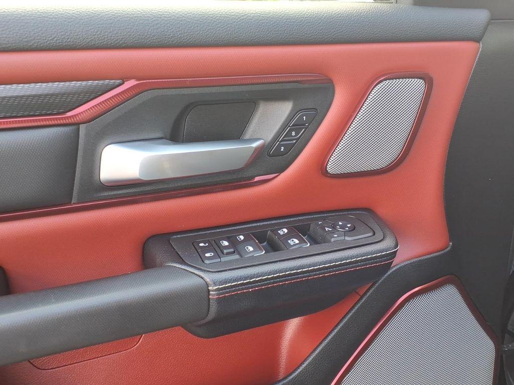 2025 RAM 1500 REBEL 照片 4