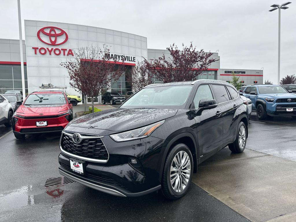 New 2026 Toyota Highlander Hybrid Platinum