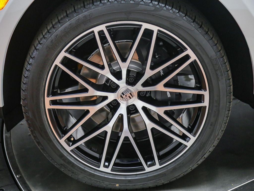 2026 Porsche MACAN thumbnail 13