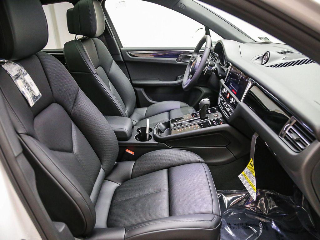 2026 Porsche MACAN thumbnail 20