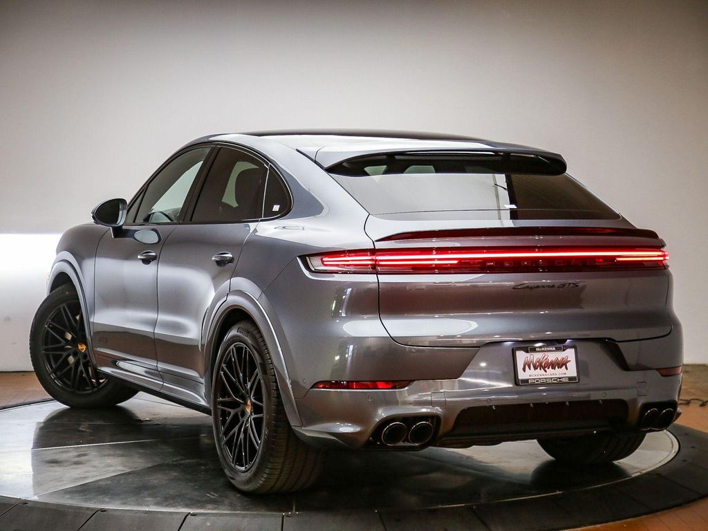 2026 Porsche CAYENNE GTS — фото 3