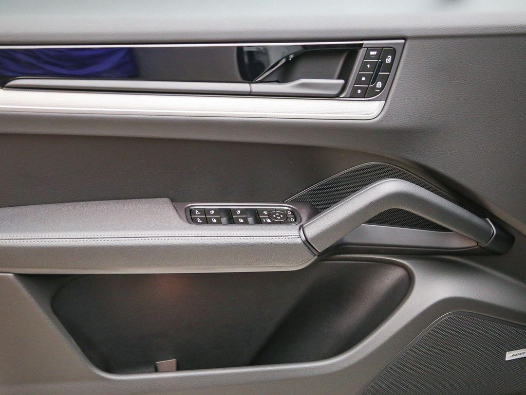2026 Porsche CAYENNE — миниатюра 27
