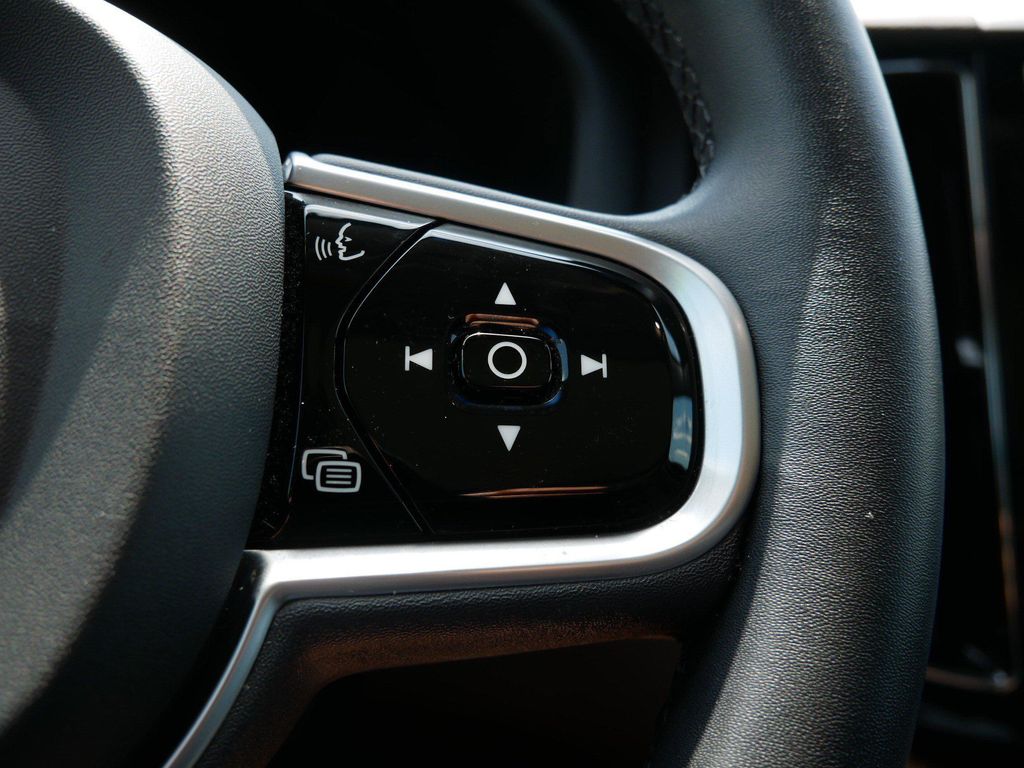 صورة مصغرة 28 لـ 2023 Volvo XC60 B5 PLUS BRIGHT THEME