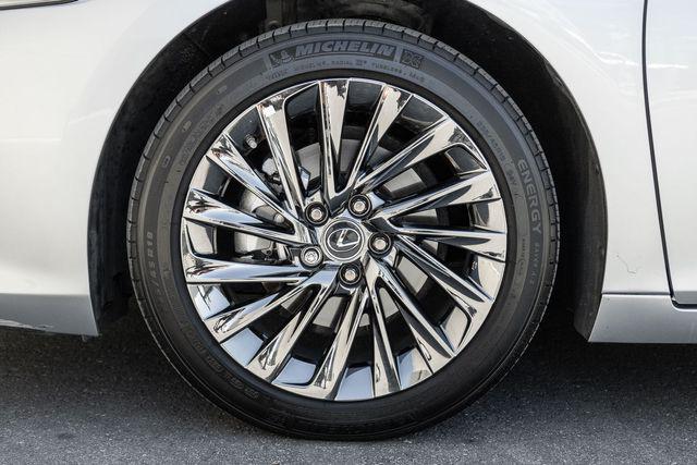 صورة مصغرة 17 لـ 2025 Lexus ES 300H LUXURY