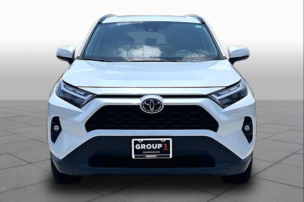 صورة 4 لـ 2025 Toyota RAV4 XLE PREMIUM