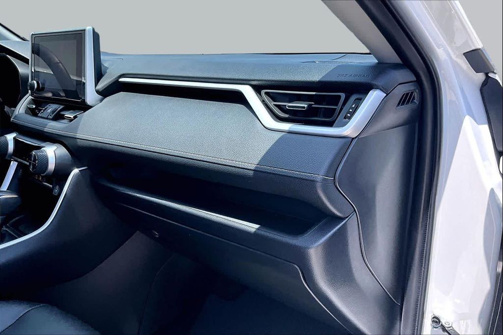 2025 Toyota RAV4 XLE PREMIUM — миниатюра 18