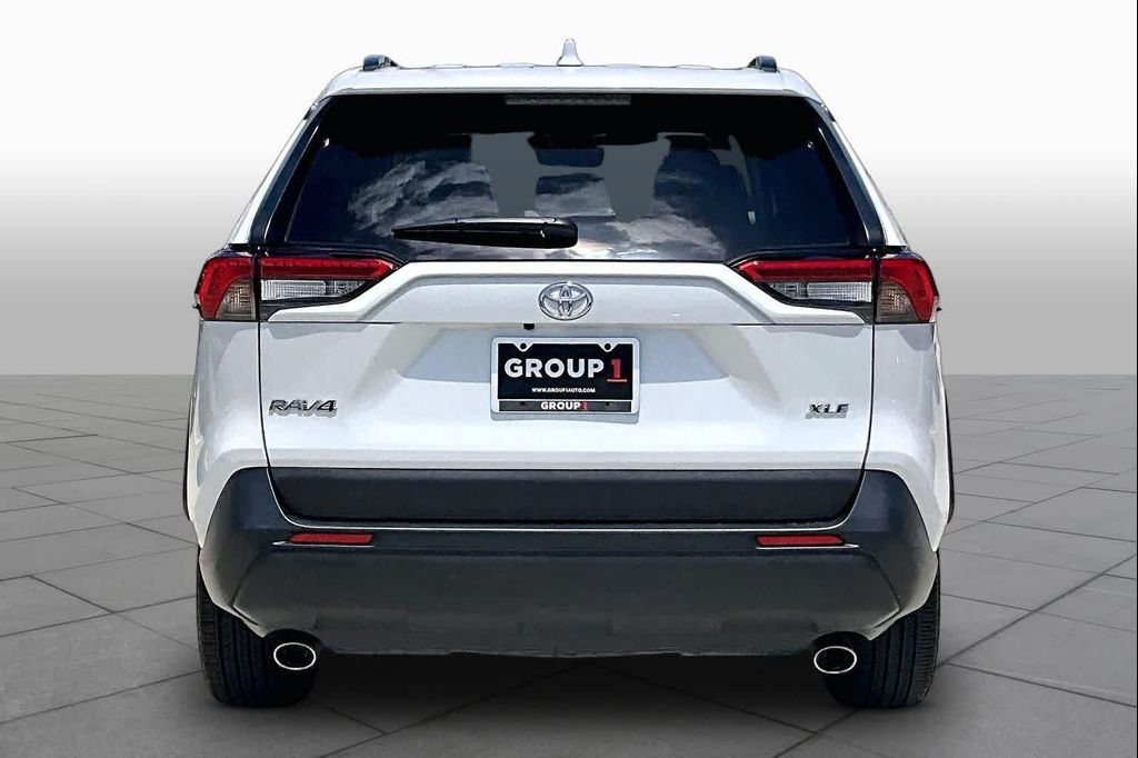 صورة 5 لـ 2025 Toyota RAV4 XLE PREMIUM