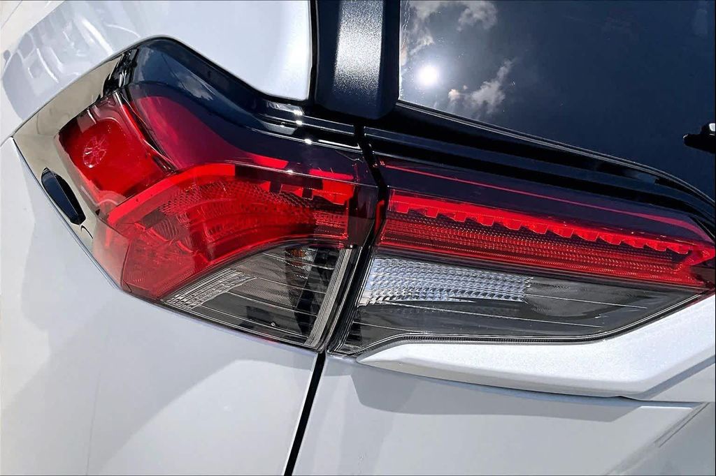 2025 Toyota RAV4 XLE PREMIUM — миниатюра 28