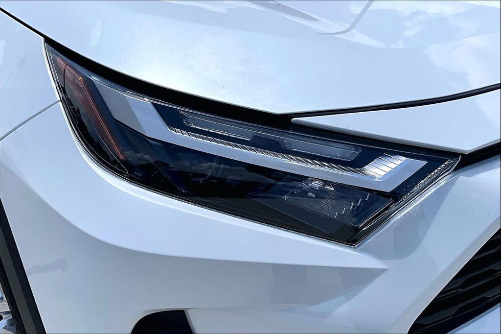 2025 Toyota RAV4 XLE PREMIUM — миниатюра 27
