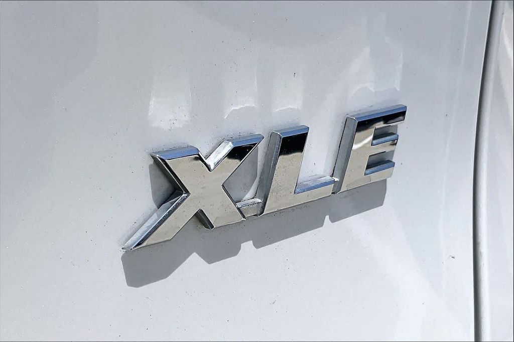 صورة 10 لـ 2025 Toyota RAV4 XLE PREMIUM