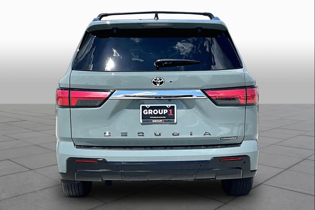 صورة 5 لـ 2025 Toyota SEQUOIA 1794 EDITION