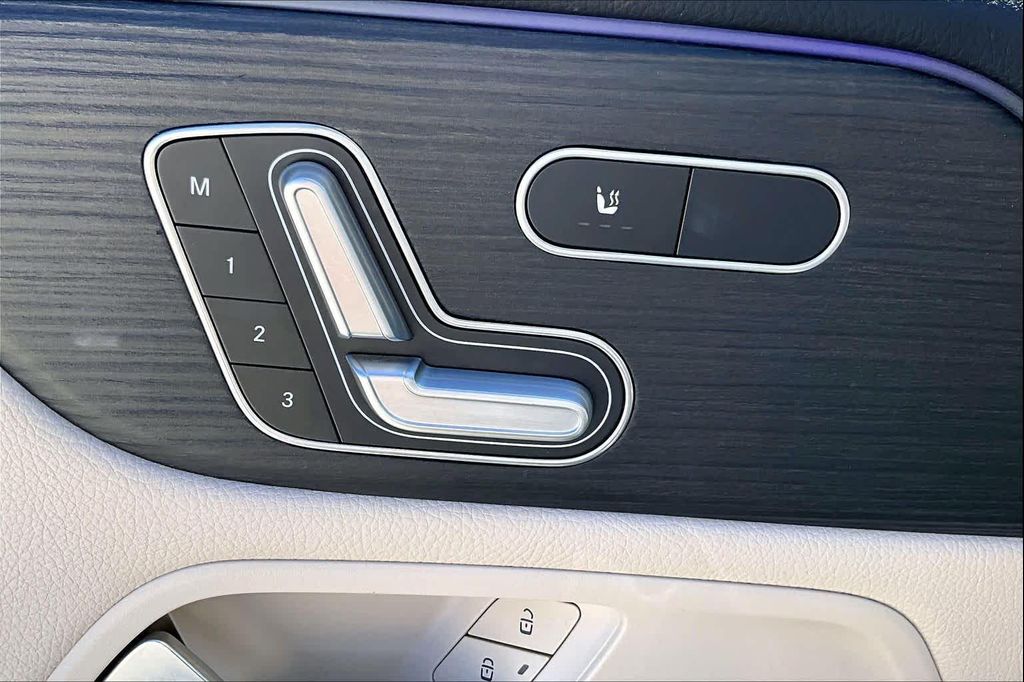 2023 Mercedes-BENZ GLB — миниатюра 32