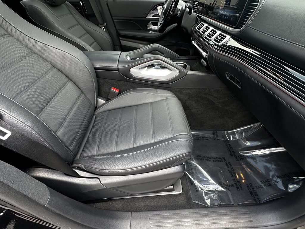 2025 Mercedes-BENZ GLS — миниатюра 15