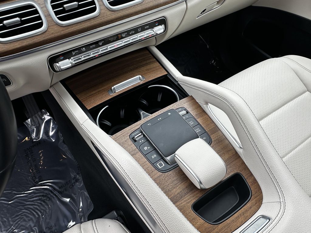 2025 Mercedes-BENZ GLE — миниатюра 32