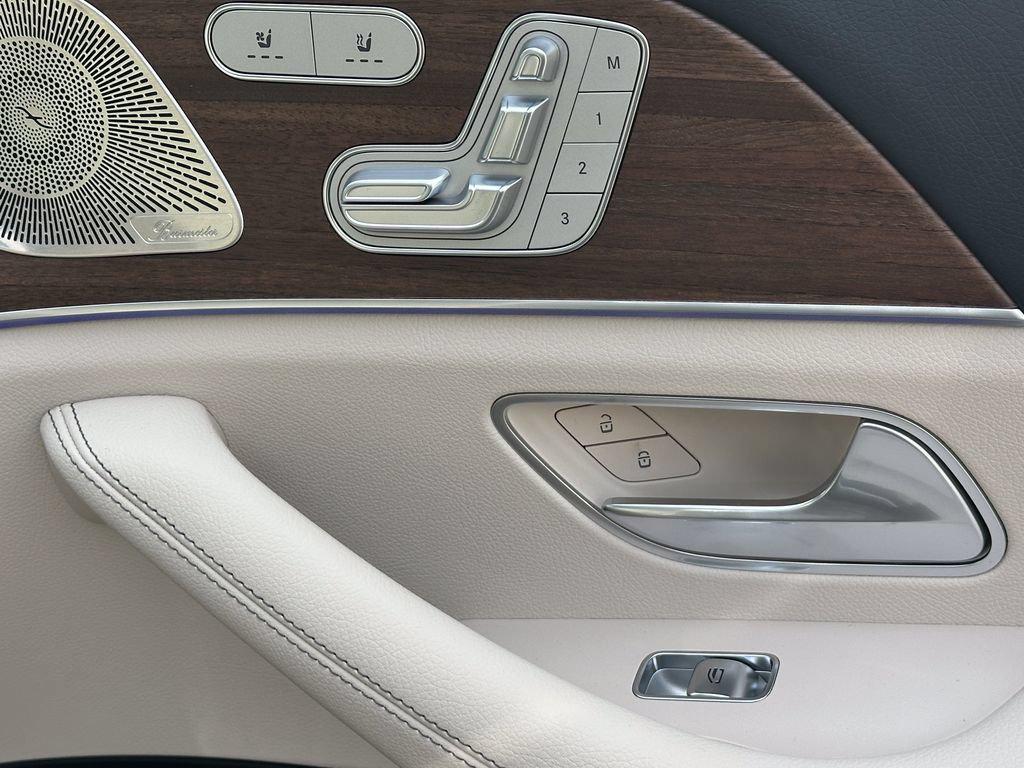 2026 Mercedes-BENZ GLS — миниатюра 17