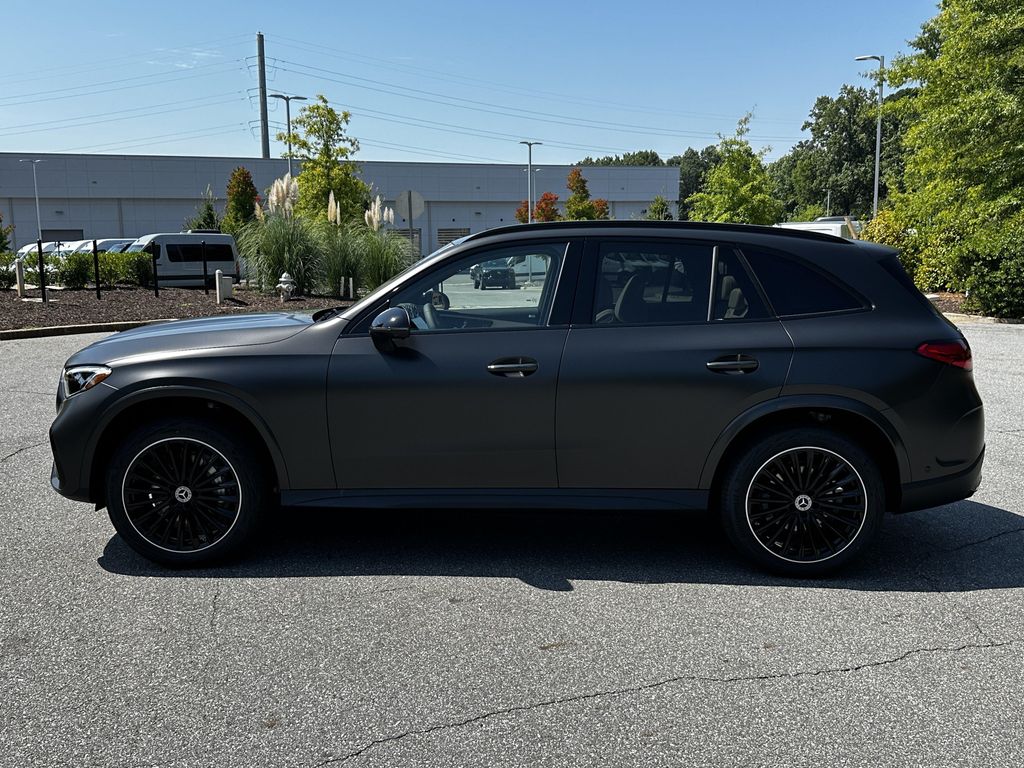 2027 Mercedes-BENZ GLC photo 4
