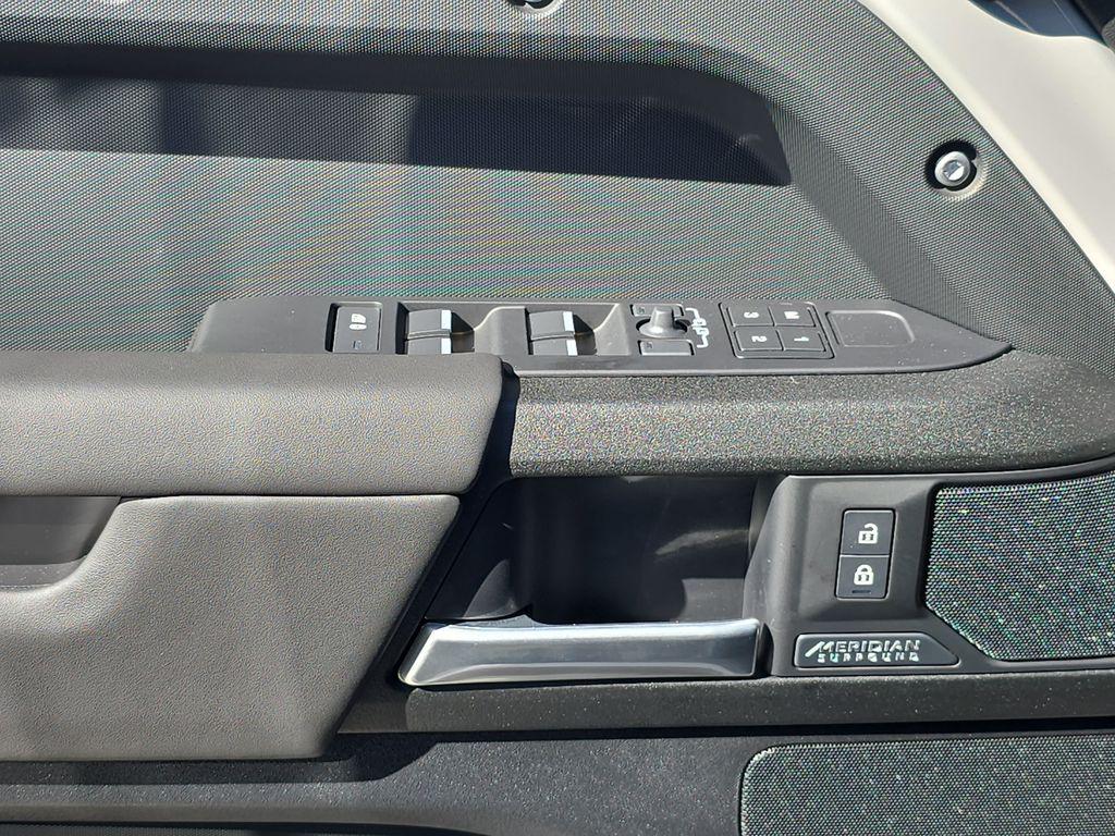 2026 LAND Rover DEFENDER X — миниатюра 29