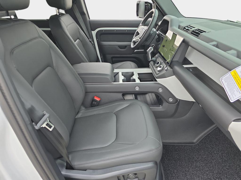 2026 LAND Rover DEFENDER S — фото 10