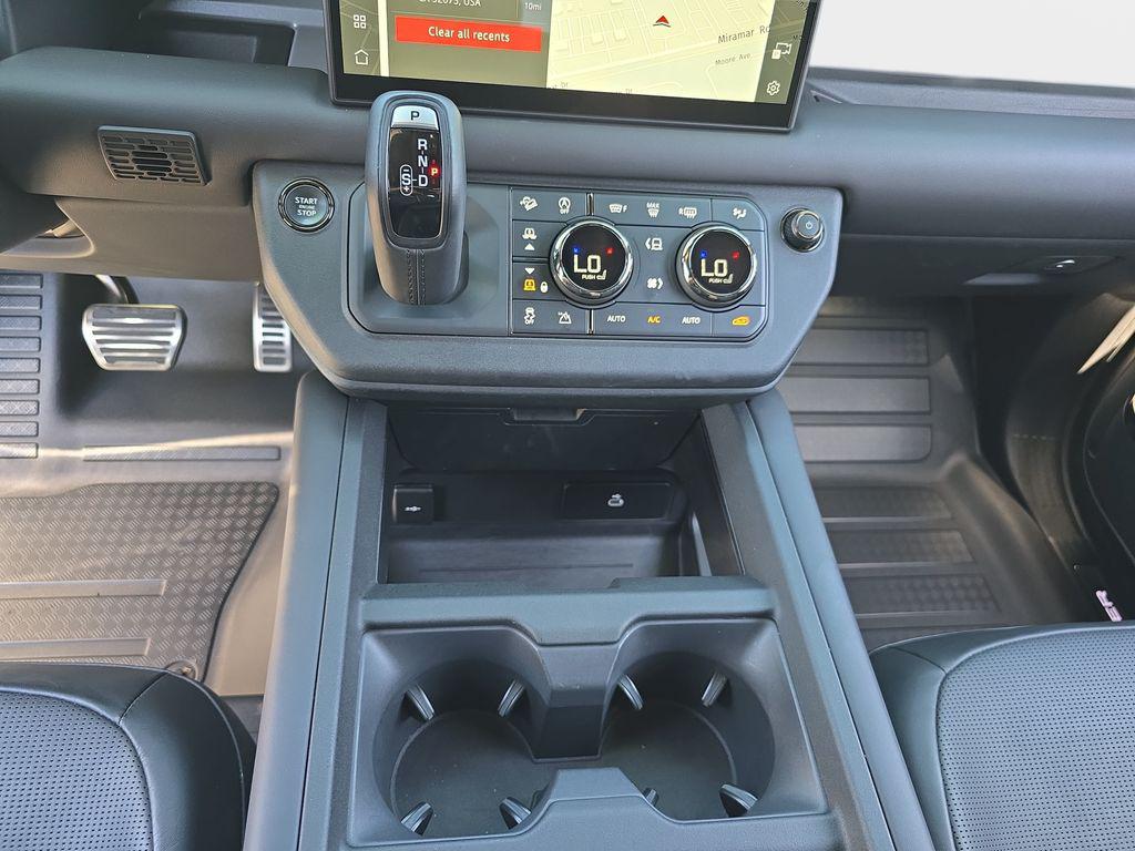 2025 LAND Rover DEFENDER OCTA — фото 25