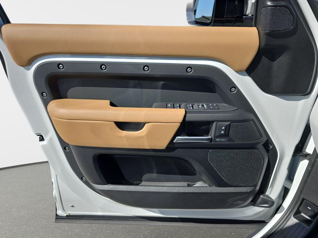 صورة مصغرة 27 لـ 2026 LAND Rover DEFENDER X-DYNAMIC SE