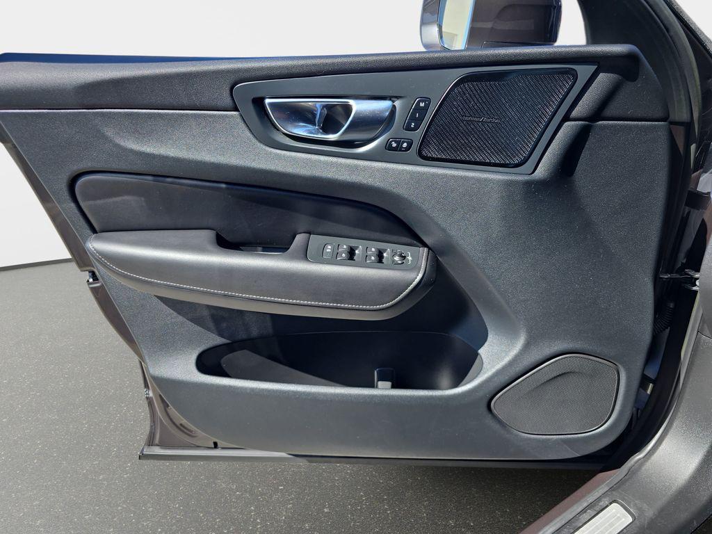 صورة مصغرة 30 لـ 2023 Volvo XC60 B5 ULTIMATE BRIGHT THEME