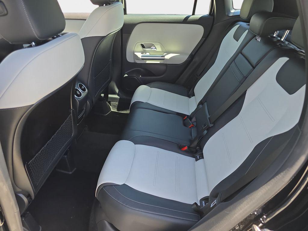 2022 Mercedes-BENZ AMG GLA 35 4MATIC — фото 17