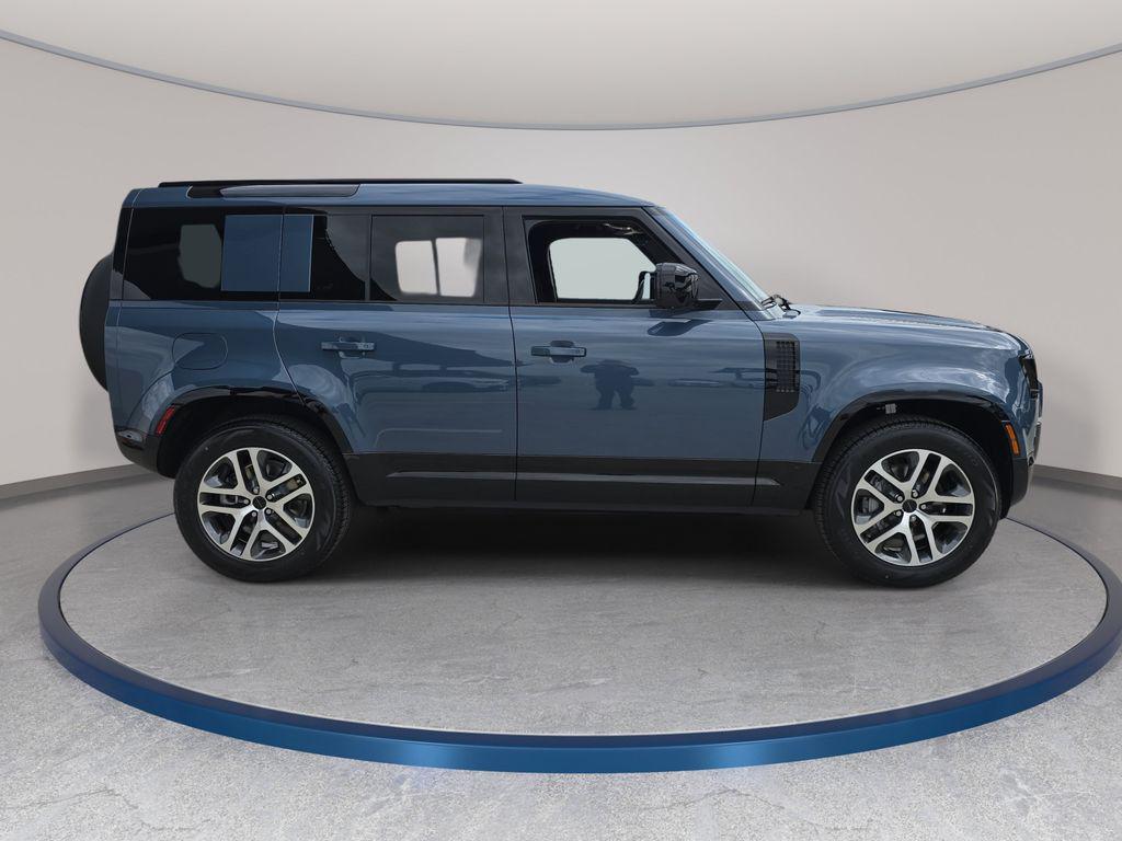 2026 LAND Rover DEFENDER X-DYNAMIC SE — фото 4